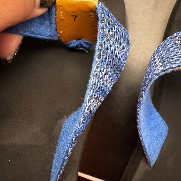 Yellow Box Flip Flops Fayne Women's Blue & Silver Metallic Comfort Sandals SZ 7 - Picture 9 of 16